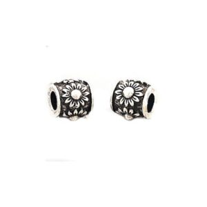 Led / Charms Med Blomst Og Sort 11 / 4,6 Mm